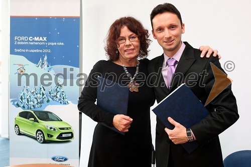 Anita Ogulin, sekretarka Zveze prijateljev mladine Ljubljana Moste-Polje in mag. David Jurič, direktor podjetja Summit motors Ljubljana