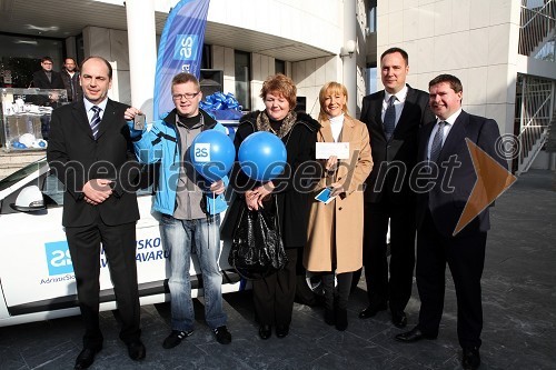 Gabrijel Škof, predsednik uprave zavarovalnice Adriatic Slovenica, Igor Pirc, nagrajenec, Slavica Marinovič, zastopnica Adriatic Slovenice, Karmen Škoda Piško, Matej Cergoj in Jakob Westerlaken, člana uprave zavarovalnice Adriatic Slovenica