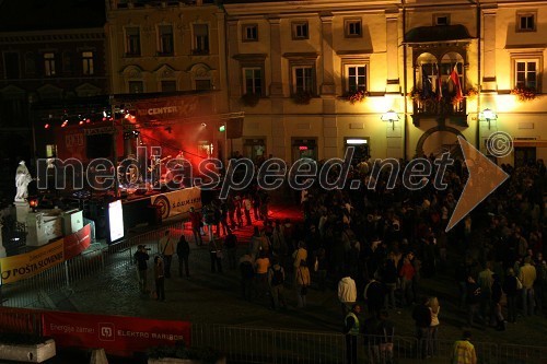 Dobrodelni koncert Ozara in Radio Center, Glavni trg Maribor