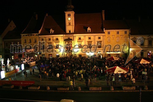 Dobrodelni koncert Ozara in Radio Center, Glavni trg Maribor