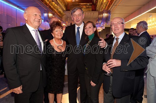 Janez Kocijančič, predsednik Olimpijskega komiteja Slovenije, Tjaša Andree Prosenc, nekdanja drsalka, dr. Danilo Türk, predsednik Republike Slovenije, Janja Pušelj in Tone Prosenc, odvetnik