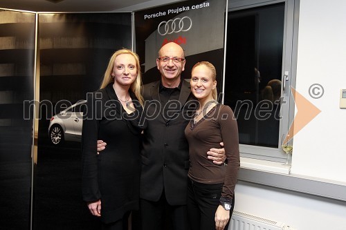 Mojca Zagernik, SNS Maribor, Heinz Slesak, direktor Porsche Slovenija d.o.o. in Anja Kolšek, vodja kabineta mariborskega župana