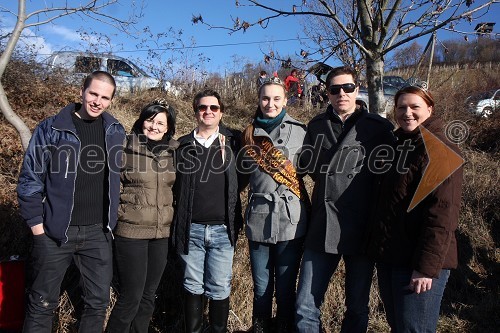 ..., Ksenja Arbeiter, mariborska vinska kraljica, Leo Ivanjko, lastnik družbe Vinag, Andreja Plohl, vinska kraljica Radgonsko - Kapelskih goric, Franci Breznik ml. in Anita Šerbinek, svečinska vinska kraljica