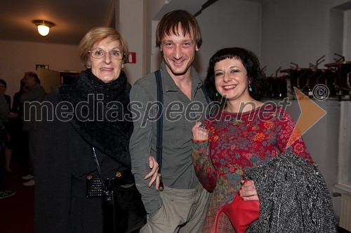 Mojca Kreft, dramaturginja, Marko Mandič, igralec in Lara Jankovič, igralka