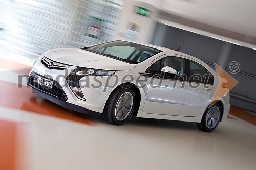 Nominacija Opel Ampere za Avtomobil leta 2012