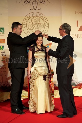 Mag. Dejan Židan, minister za kmetijstvo, gozdarstvo in prehrano, Martina Baškovič, vinska kraljica Slovenije 2012 in Janez Erjavec, direktor Pomurskega sejma