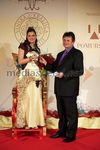 Martina Baškovič, vinska kraljica Slovenije 2012 in Dušan Rajh, Avto Rajh d.o.o. Ljutomer - Murska Sobota