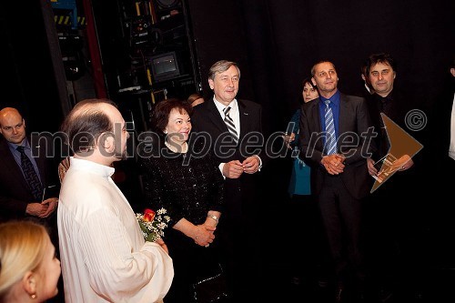 Jože Vidic, operni pevec, dr. Danilo Türk, predsednik Republike Slovenije in soproga Barbara Miklič Türk, Danilo Rošker, direktor SNG Maribor in Mitja Bervar, ravnatelj SNG Opera in balet Ljubljana