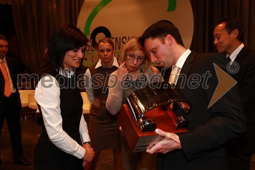 Gordana Kisilak, predstavnica za odnose z javnostmi BMW Group Slovenija, Alenka Nedelko, odnosi z javnostmi Peugeot Slovenija d.o.o. in David Jurič, generalni direktor Summit motors Ljubljana