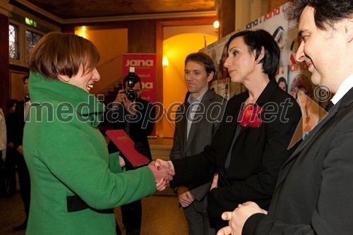 Vika Potočnik, direktorica Pionirskega doma in Melita Berzelak, glavna in odgovorna urednica revije Jana