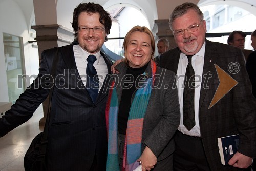 Tomaž Dietinger, prevajalec, Karin Hojker, asistentka za stike z javnostmi na avstrijskem veleposlaništvu in Janez Fajfar, župan občine Bled
