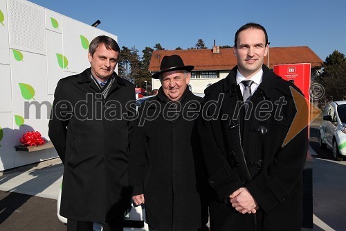 Tomaž Kancler, podžupan MOM, prof. dr. Karel Jezernik, Fakulteta za elektrotehniko, računalništvo in informatiko UM in Silvo Ropoša, direktor Elektro Maribor