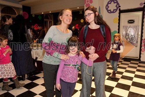 Ajda Rooss, lutkarca, Amelia Kraigher in hči Varja