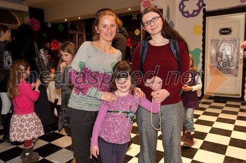 Ajda Rooss, lutkarca, Amelia Kraigher in hči Varja