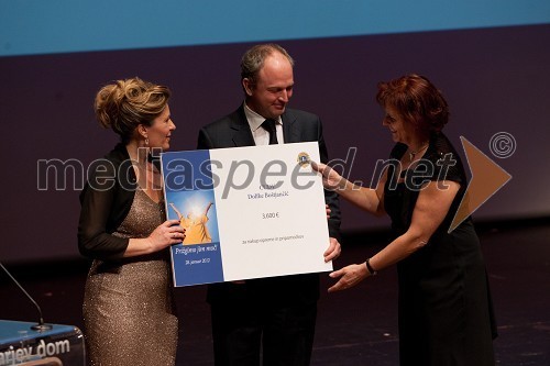 Mojca Hera Camplin, članica Lions kluba Ljubljana, Miha Zupanc, izvršni direktor BTC d.d. in Valerija Bužan, direktorica CUDV Dolfke Boštjančič