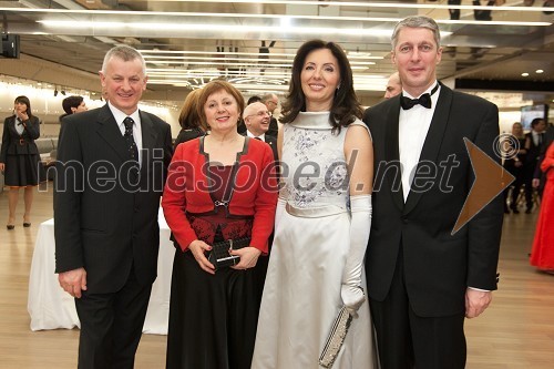 Tatjana Fink, direktorica podjetja Trimo Trebnje d.d., njen soprog Franc, Biljana Weber Dujović, generalna direktorica Microsoft Slovenija in njen soprog Franz