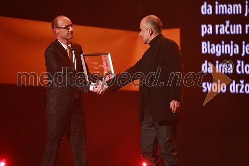 Tomaž Ranc, odgovorni urednik ČZP Večer in Peter Boštjančič, prejemnik nagrade Bob leta 2011 in