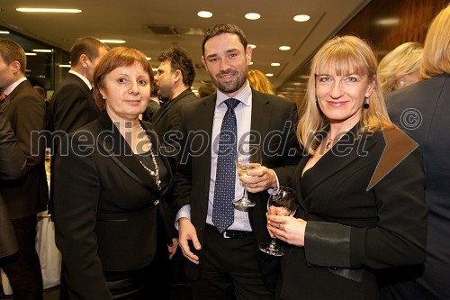 Tatjana Fink, direktorica Trimo Trebnje, Janko Medja, član uprave Unicredit Bank Mladi manager leta 2011 in Amadea Dobovišek, Publi Una