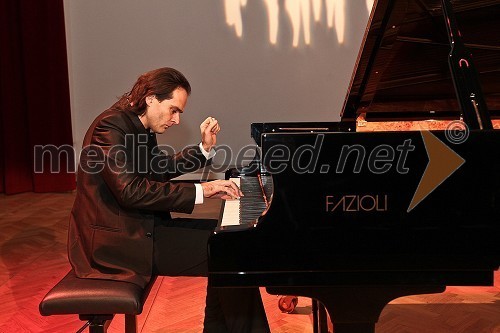 Gergely Bogányi, pianist