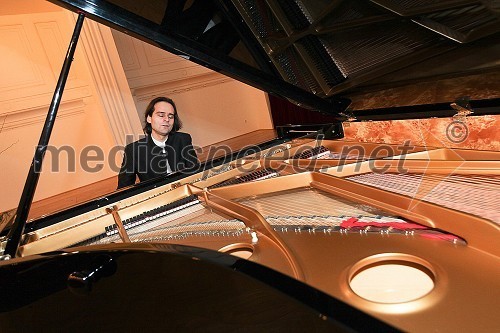 Gergely Bogányi, pianist