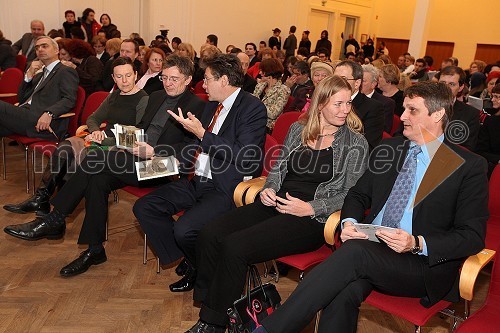 Prof. dr. Danijel Rebolj, rektor univerze v Mariboru in soproga, dr. István Szent-Iványi, veleposlanik Republike Madžarske v Sloveniji, ... in Tomaž Kancler, podžupan MOM