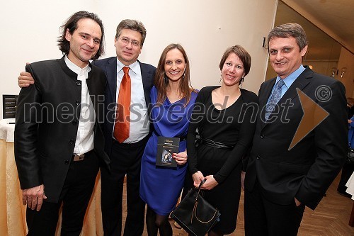 Gergely Bogányi, pianist, dr. István Szent-Iványi, veleposlanik Republike Madžarske v Sloveniji, mag. Nataša Kos, pomočnica programskega direktorja za mednarodno sodelovanje zavoda MARIBOR 2012, Biborka Molnar-Gabor, kulturna atašejka na Veleposlaništvu Republike Madžarske v Sloveniji in Tomaž Kancler, podžupan MOM