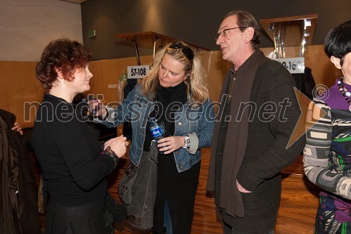 Martina Marhar, dramaturginja, Katja Pegan, direktorica Gledališča Koper in Boro Vujičič, inscipient