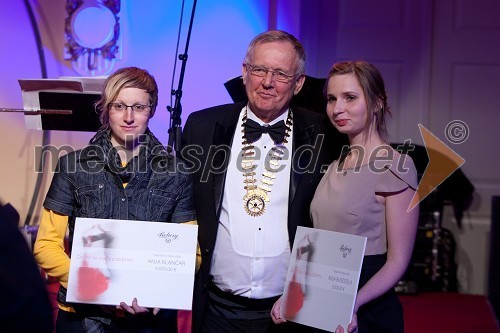 Anja Klančar, prejemnica štipendije, Franci Mugerle predsednik Rotary kluba Ljubljana in Anja Bunderla, prejemnica štipendije