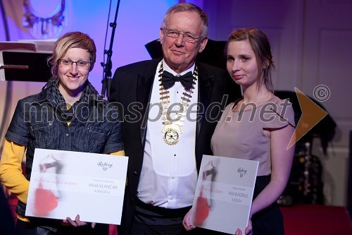 Anja Klančar, prejemnica štipendije, Franci Mugerle predsednik Rotary kluba Ljubljana in Anja Bunderla, prejemnica štipendije