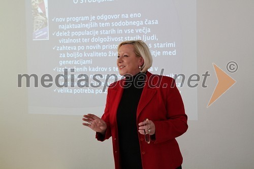 Dr. Danica Železnik, predstojnica študijskih programov zdravstvena nega in fizioterapija Alme Mater Europaea - ESM