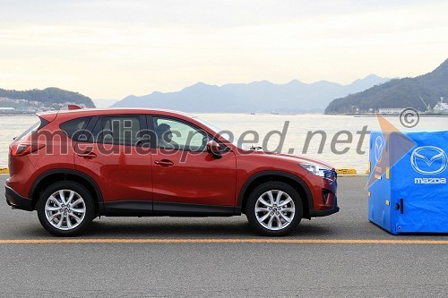 Mazda Motor Corporation je razvila varnostno tehnologijo zaviranja SCBS