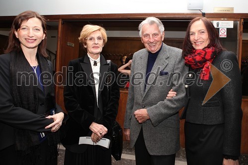 Daniela Grgič, Mojca Kreft, dramaturginja, Demeter Bitenc, igralec in spremljevalka Majda Pintar