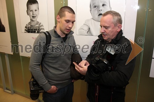 Rene Gomolj, avtor razstave in Boris Vugrinec, fotoreporter časnika Večer