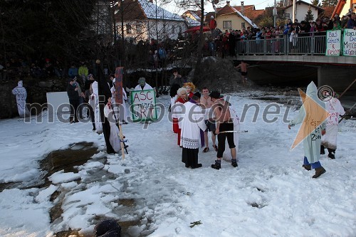 Priprave na pokop pusta