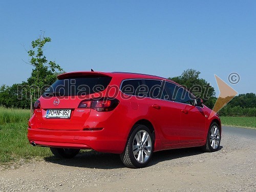 Opel Astra Sports Tourer 1.4 16V turbo sport