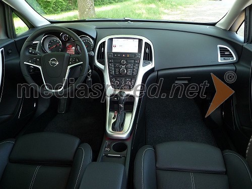 Opel Astra Sports Tourer 1.4 16V turbo sport - veliko opreme