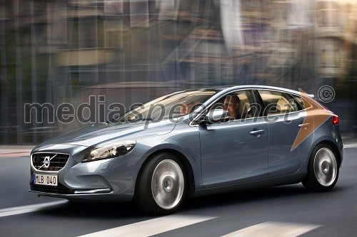 Povsem novi Volvo V40