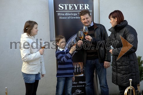 	Vaneja Steyer, Mark Steyer, Danilo Steyer in Magda Steyer, vinogradništvo Steyer vina 	 
