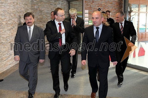 Gorazd Korošec, predsednik uprave Unior d.d., Radovan Žerjav, minister za gospodarski razvoj in tehnologijo RS in mag. Marjan Hribar, generalni direktor Direktorata za turizem in internacionalizacijo na Ministrstvu za gospodarski razvoj in tehnologijo RS