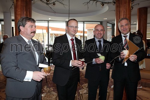 Gorazd Korošec, predsednik uprave Unior d.d., Radovan Žerjav, minister za gospodarski razvoj in tehnologijo RS in mag. Marjan Hribar, generalni direktor Direktorata za turizem in internacionalizacijo na Ministrstvu za gospodarski razvoj in tehnologijo RS, Damjan Pintar, direktor programa turizem Unitur d.d.