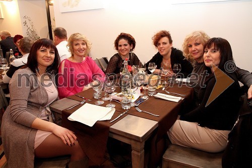 Martina Škorja, Monika Pavlič, Maruša Valentič, Ana Pavlič, Sonja Pavlič in Sonja Bajc - Funa, udeleženke dobrodelne večerje