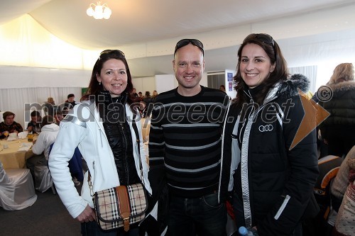 Simona Mavsar, vodja znamke Seat pri Porsche Slovenija, Blaž Komadina in Tjaša Garin, vodja prodaje Audi pri Porsche Slovenija