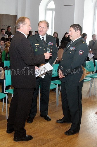 Prof. dr. Marko Jesenšek, dekan Filozofske fakultete Maribor in Martin Jugovec, namestnik poveljnika, Vlado Žgeč, podpolkovnik