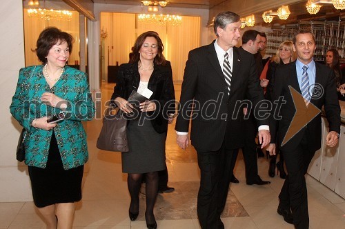 Barbara Miklič Türk, dr. Suzana Žilič Fišer, generalna direktorica zavoda Maribor 2012 – Evropska prestolnica kulture, dr. Danilo Türk, predsednik Republike Slovenije in Danilo Rošker, direktor SNG Maribor