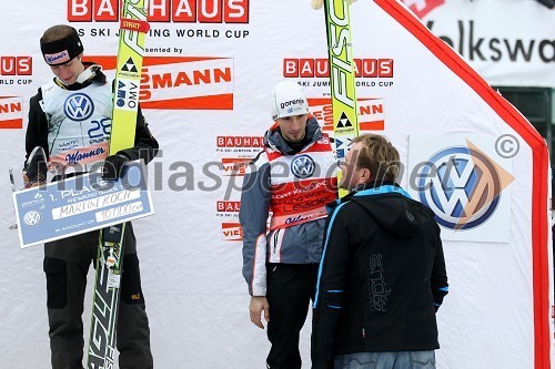 Martin Koch, smučarski skakalec (Avstrija), Robert Kranjec, smučarski skakalec (Slovenija) in Marko Škriba, direktor znamke Volkswagen pri Porsche Slovenija d.o.o.