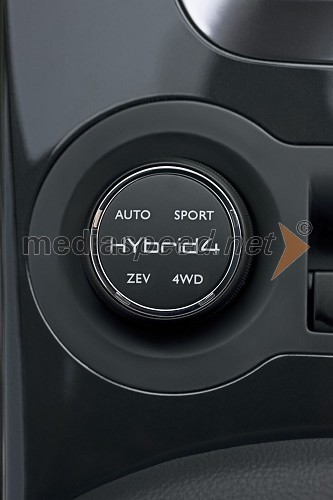 Peugeot 3008 Hybrid4; štirje načini vožnje: ZEV, 4WD, Auto in Sport