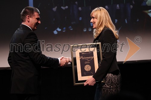 Marko Lotrič, direktor Lotrič d.o.o. in Melita Romih, vodja projekta Zlata nit 2011