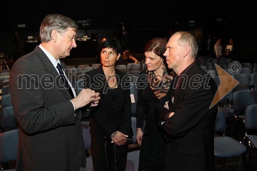 Dr. Danilo Türk, predsednik Republike Slovenije, Nives Roš, direktorica Oglasnega trženja Dnevnik, d.d., Suzana Rankov, odgovorna urednica Dnevnika in 	Bojan Petan, predsednik uprave Dnevnik, d.d. ter predsednik uprave DZS