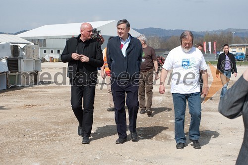 Marko Kocjančič, direktor podjetja CRO Vrhnika in dr. Danilo Türk, predsednik Republike Slovenije in Stojan Jakin, župan občine Vrhnika