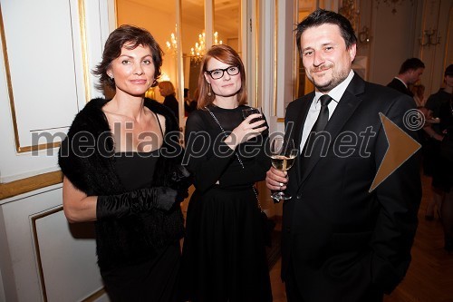 Sabina Hobacher, direktorica PR Plus, Tjaša Gojkovič, odvetniška kandidatka in Pavel Magdić, izvršni producent Maribor 2012 - EPK